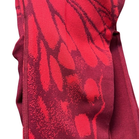 Fabletics High Waisted Butterfly Pattern 7/8 Leggings - Picture 4 of 4